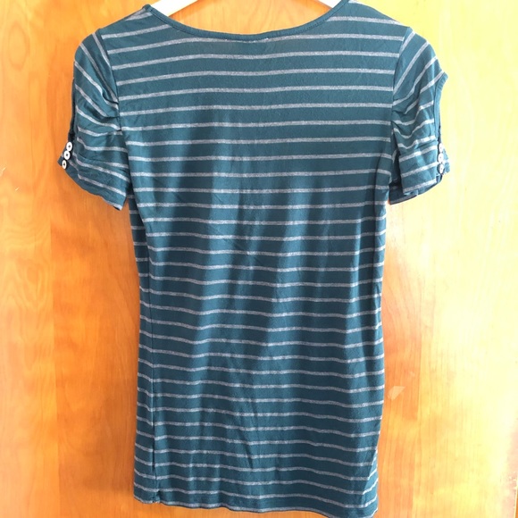 Guess | Striped Stretchy Keyhole Button Sleeves - Picture 5 of 7